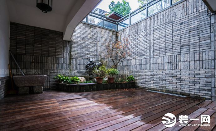 现代中式地下室茶室禅意弥漫 下沉式花园设计清新自然