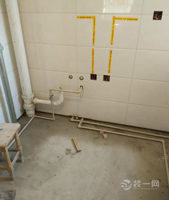 深圳装修业主吴女士装修进程之卫生间瓷砖铺贴